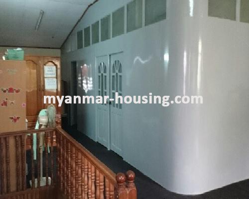 မြန်မာအိမ်ခြံမြေ - ငှားရန် property - No.2188 - လှည်းတန်းအနီးတွင်ဈေးနှုန်းသက်သာသည့်လုံးချင်းတစ်လုံးငှားရန်ရှိသည်။