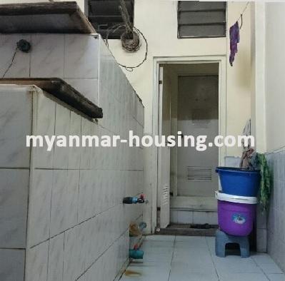 မြန်မာအိမ်ခြံမြေ - ငှားရန် property - No.2188 - လှည်းတန်းအနီးတွင်ဈေးနှုန်းသက်သာသည့်လုံးချင်းတစ်လုံးငှားရန်ရှိသည်။