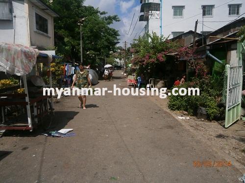 မြန်မာအိမ်ခြံမြေ - ငှားရန် property - No.2208 - စမ်းချောင်းမြို့နယ်တွင် လုံးချင်းတစ်လုံးဌားရန်ရှိသည်။View of the street.