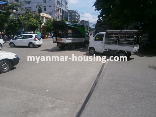 Myanmar real estate - for rent property - No.2211 - Shop available in Tarmway! - View of the road.