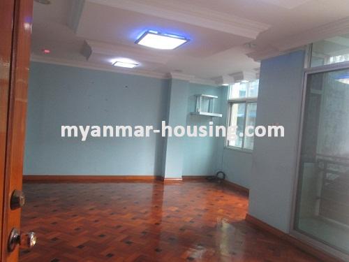မြန်မာအိမ်ခြံမြေ - ငှားရန် property - No.2215 - ရွေှလီကွန်ဒိုတွင် တိုက်ခန်းကောင်းတစ်ခန်းဌားရန်ရှိသည်။View of the living room