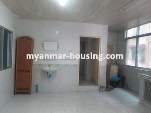 ミャンマー不動産 - 賃貸物件 - No.2215 - An apartment for rent in Shwe Lee Condo. - View of Dining room