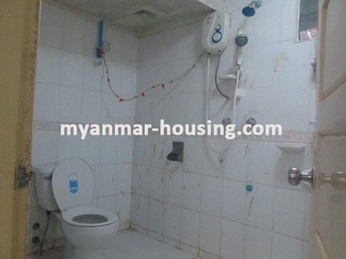 မြန်မာအိမ်ခြံမြေ - ငှားရန် property - No.2215 - ရွေှလီကွန်ဒိုတွင် တိုက်ခန်းကောင်းတစ်ခန်းဌားရန်ရှိသည်။View of Toilet and Bathroom