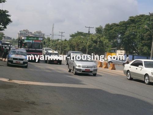 缅甸房地产 - 出租物件 - No.2216 - Apatment for rent in Shwe Pa Dauk housing! - View of the road.
