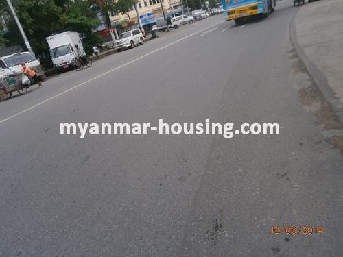 缅甸房地产 - 出租物件 - No.2239 - Fair price in downtown with two stroeys for rent! - View of the road.