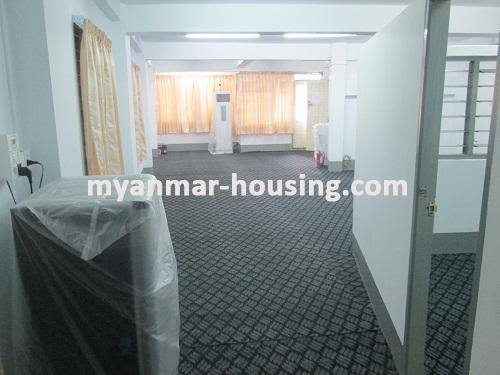 မြန်မာအိမ်ခြံမြေ - ငှားရန် property - No.2337 - N/AView of the well-decorated room.