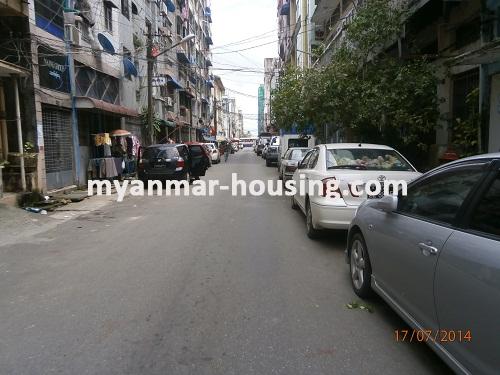 缅甸房地产 - 出租物件 - No.2346 - One of the apartments available in city center for rent! - View of the street.