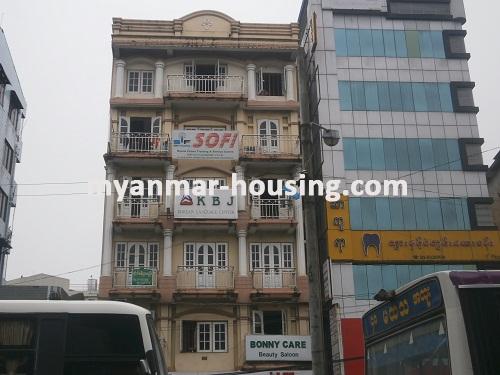 缅甸房地产 - 出租物件 - No.2350 - An apartment in Kamaryut is ready for rent! - Front view of the building.