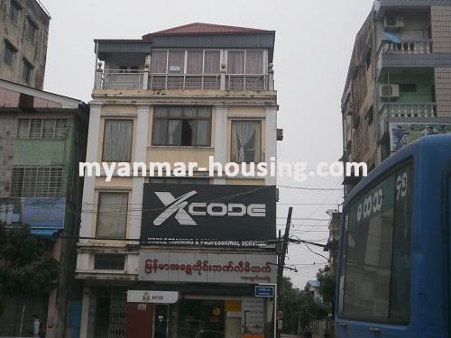 ミャンマー不動産 - 賃貸物件 - No.2351 - Good for office with fair price in Kamaryut! - Front view of the building.