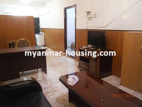 မြန်မာအိမ်ခြံမြေ - ငှားရန် property - No.2355 - Apartment near hledan in Kamaryut! - View of the living room.