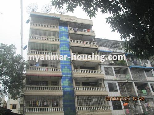 ミャンマー不動産 - 賃貸物件 - No.2358 - An apartment with reasonable price for shop! - View of the building.