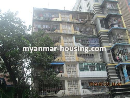 ミャンマー不動産 - 賃貸物件 - No.2359 - Apartment for rent in Pazundaung! - Front view of the building.
