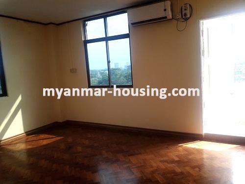 ミャンマー不動産 - 賃貸物件 - No.2360 - Available room in Anawrahta condo in Kamaryut! - living room view