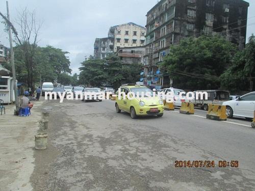 缅甸房地产 - 出租物件 - No.2367 - Hong kong type apartment available in Sanchaung! - View of the road.