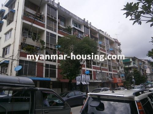 缅甸房地产 - 出租物件 - No.2386 - An apartment in Dagon for rent! - View of the building.