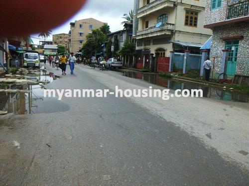 缅甸房地产 - 出租物件 - No.2390 - Three storeys for rent next to main road! - View of the street.