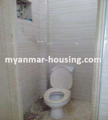 မြန်မာအိမ်ခြံမြေ - ငှားရန် property - No.2395 - မြေညီထပ်အခန်းဌားရန် ရှိသည်။View of the Toilet room