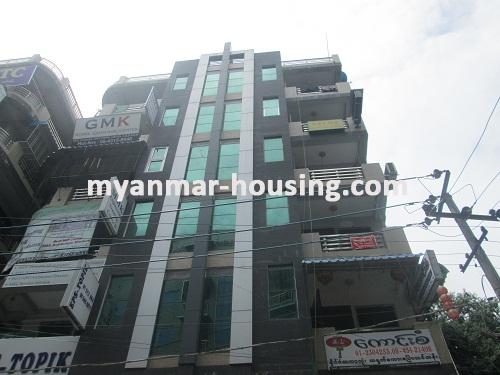 缅甸房地产 - 出租物件 - No.2400 - An apartment available in Kamaryut for rent! - View of the building.