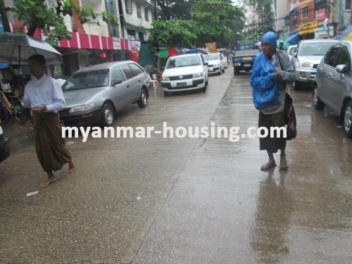缅甸房地产 - 出租物件 - No.2402 - Good for rent in business area! - View of the street.