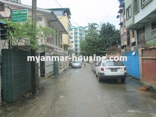 缅甸房地产 - 出租物件 - No.2403 - An apartment for office in Kamaryut! - View of the street.