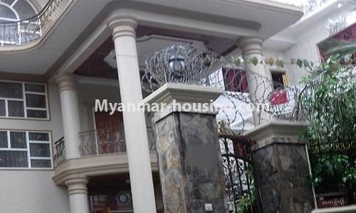 မြန်မာအိမ်ခြံမြေ - ငှားရန် property - No.2428 - အင်းယားလမ်း သစ်သီးဈေးအနီးတွင် လုံးချင်းတစ်လုံးငှားရန်ရှိသည်။View of the house.