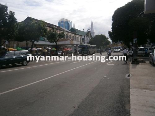 မြန်မာအိမ်ခြံမြေ - ငှားရန် property - No.2432 - N/AView of the road.