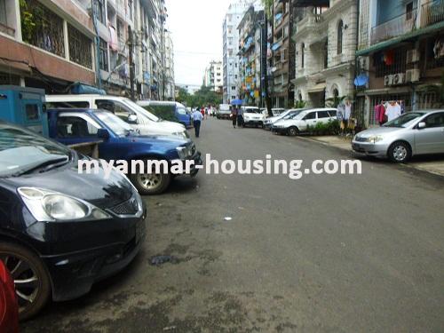 မြန်မာအိမ်ခြံမြေ - ငှားရန် property - No.2444 - N/AView of the street.
