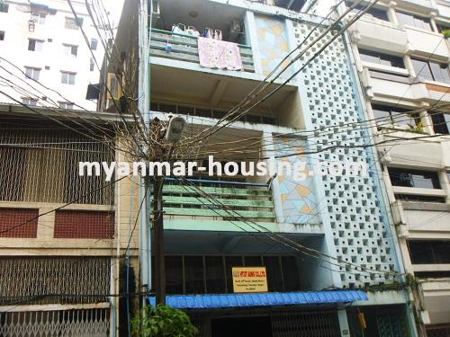 မြန်မာအိမ်ခြံမြေ - ငှားရန် property - No.2472 - N/AFront view of the building.