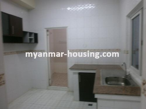 ミャンマー不動産 - 賃貸物件 - No.2481 - Nice apartment for rent in Mya Yeik housing! - View of the kitchen room.
