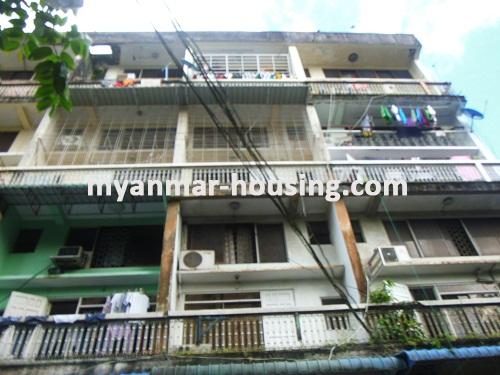 缅甸房地产 - 出租物件 - No.2494 - An apartment with two storeys in downtown! - View of the building.