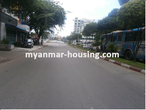 缅甸房地产 - 出租物件 - No.2497 - House for rent in business area available! - View of the road.