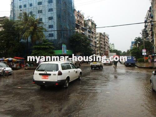 မြန်မာအိမ်ခြံမြေ - ငှားရန် property - No.2511 - N/AView of the road.