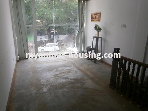 ミャンマー不動産 - 賃貸物件 - No.2533 - The apartment for rent on the main road for show room in Bahan! - View of the upstairs.