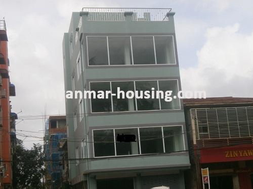 缅甸房地产 - 出租物件 - No.2550 - House for rent in calm and quiet area! - Close view of the building.