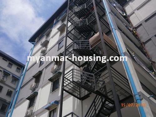 မြန်မာအိမ်ခြံမြေ - ငှားရန် property - No.2598 - N/ARear view of the building.