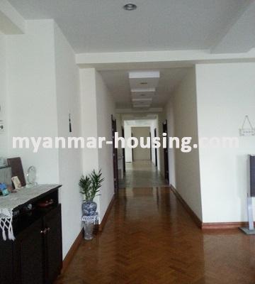 မြန်မာအိမ်ခြံမြေ - ငှားရန် property - No.2633 - ဗဟန်းအေးရိပ်သာလမ်းတွင် ကွန်ဒိုအခန်းကောင်းငှားရန်ရှိသည်။ - View of the living room.