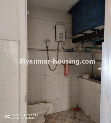 ミャンマー不動産 - 賃貸物件 - No.2663 - Furnished second floor apartment for rent in Sanchaung! - bathroom view