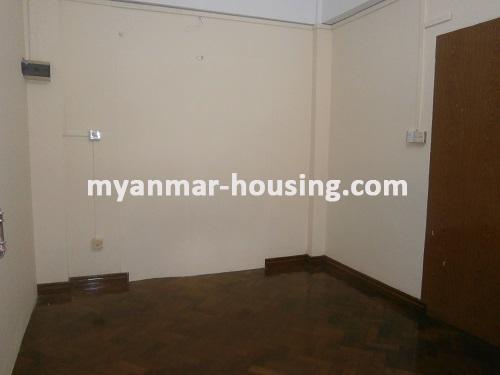 မြန်မာအိမ်ခြံမြေ - ငှားရန် property - No.2668 - ဒဂုံမြို့နယ်တွင် ရုံးခန်းဖွင့်ရန်နှင့် နေထိုင်ရန်ကောင်းမွန်သည့် မြေညီထပ် ငှားရန်ရှိသည်။View of the bed room.