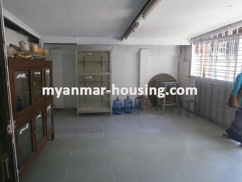 မြန်မာအိမ်ခြံမြေ - ငှားရန် property - No.2668 - ဒဂုံမြို့နယ်တွင် ရုံးခန်းဖွင့်ရန်နှင့် နေထိုင်ရန်ကောင်းမွန်သည့် မြေညီထပ် ငှားရန်ရှိသည်။View of the kitchen room.
