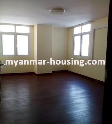 မြန်မာအိမ်ခြံမြေ - ငှားရန် property - No.2678 - တော်ဝင်ဆင်မင်းကွန်ဒိုတွင်အခန်းကောင်းတစ်ခန်းငှားရန်ရှိသည်။