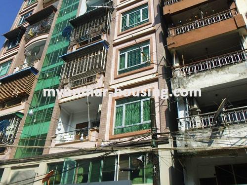 ミャンマー不動産 - 賃貸物件 - No.2710 - Nice condominium for rent in Sanchaung ! - View of infront of the building.