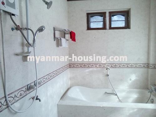 မြန်မာအိမ်ခြံမြေ - ငှားရန် property - No.2721 - ဗဟန်းတွင် အိမ်တစ်လုံးငှားရန် ရှိသည်။View of the bath room