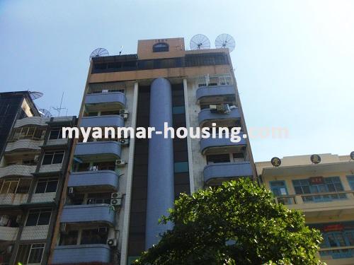 ミャンマー不動産 - 賃貸物件 - No.2733 - Well renovation condominium for rent in Lanmadaw ! - View of the building.