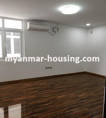 မြန်မာအိမ်ခြံမြေ - ငှားရန် property - No.2752 - အဆင့်မြင့် Condo တစ်ခုတွင် အခန်းတစ်ခန်းငှားရန်ရှိသည်။