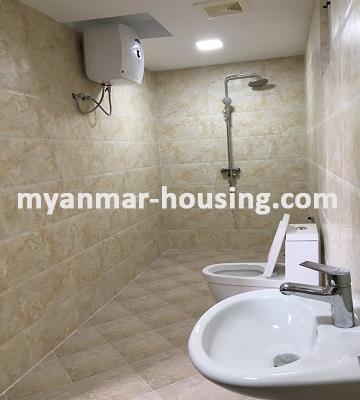 မြန်မာအိမ်ခြံမြေ - ငှားရန် property - No.2752 - အဆင့်မြင့် Condo တစ်ခုတွင် အခန်းတစ်ခန်းငှားရန်ရှိသည်။