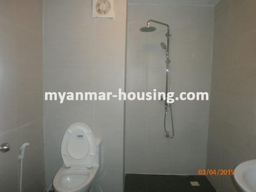 မြန်မာအိမ်ခြံမြေ - ငှားရန် property - No.2770 - သန်လျင်တွင် ပြင်ဆင်ပြီး အိပ်ခန်းနှစ်ခန်းနှင် ပရိဘောဂပါသော ကွန်ဒိုခန်း ငှားရန်ရှိသည်။View of the wash room.