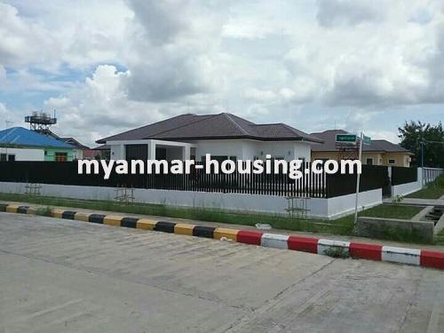 မြန်မာအိမ်ခြံမြေ - ငှားရန် property - No.2817 - နေပြည်တော်မြို့တွင် တစ်ထပ်တိုက်လုံးချင်းအိမ်တစ်လုံး  ဌားရန် ရှိသည်။  - View of  the building