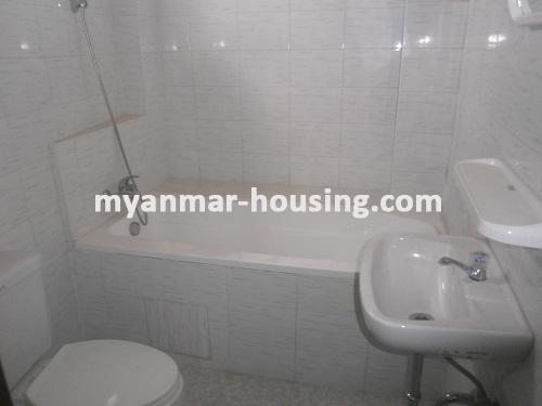 မြန်မာအိမ်ခြံမြေ - ငှားရန် property - No.2908 - N/AModern Bath Room
