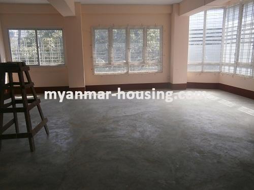 မြန်မာအိမ်ခြံမြေ - ငှားရန် property - No.2917 - ရုံးခန်းဖွင့်ရန်သင့်တော်သည့်တိုက်သစ်အခန်းတစ်ခန်းငှားရန်ရှိသည်။Inside View