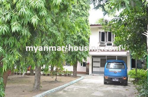 缅甸房地产 - 出租物件 - No.2944 - Landed House for Rent in Spacious Compound closed to Inya Lake! - View of the compound and house.